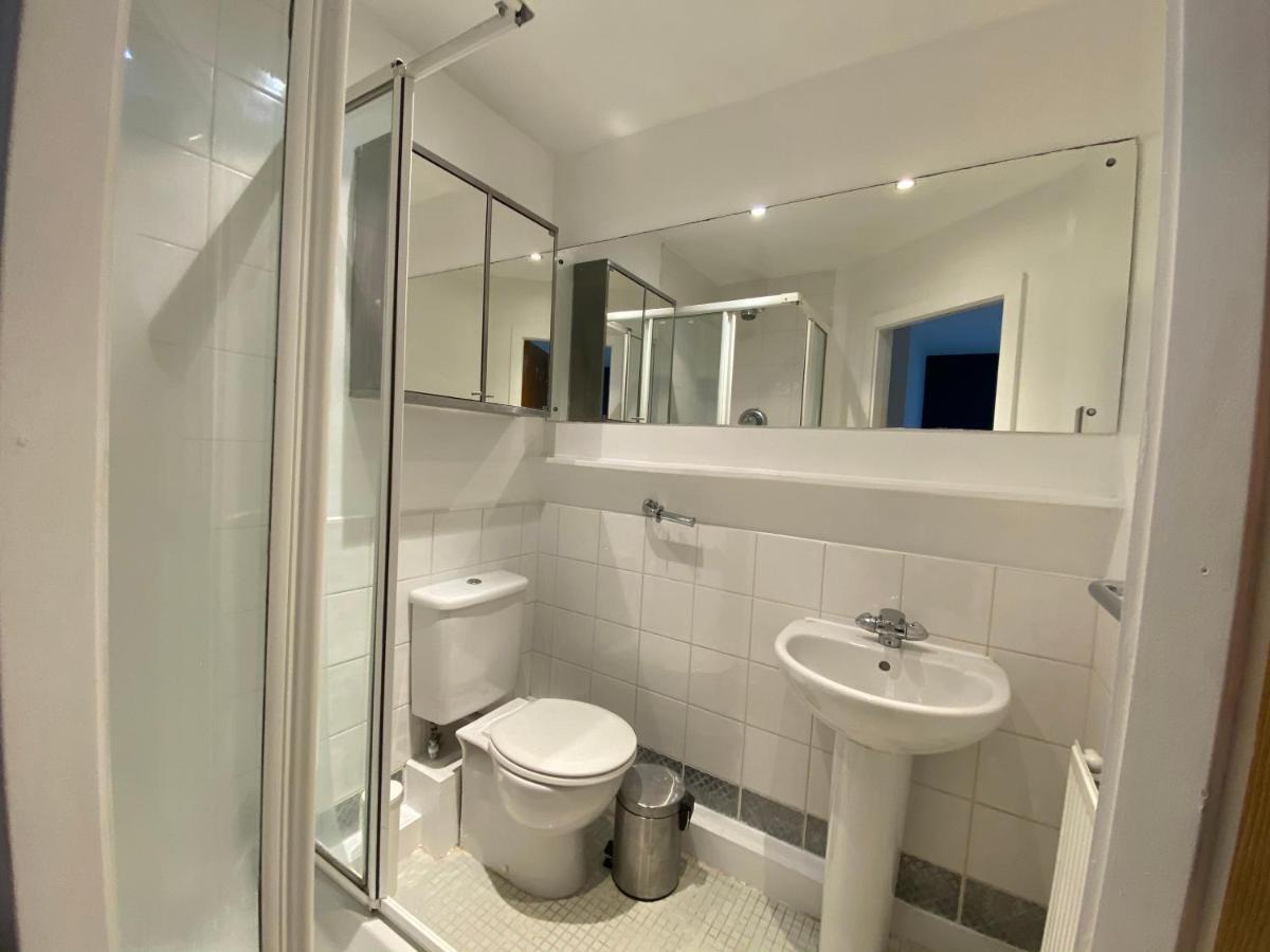 Large 5-Bed City Centre Townhouse With Secure Parking แมนเชสเตอร์ ภายนอก รูปภาพ