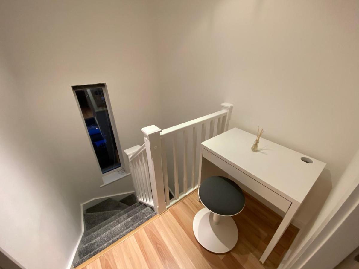 Large 5-Bed City Centre Townhouse With Secure Parking แมนเชสเตอร์ ภายนอก รูปภาพ