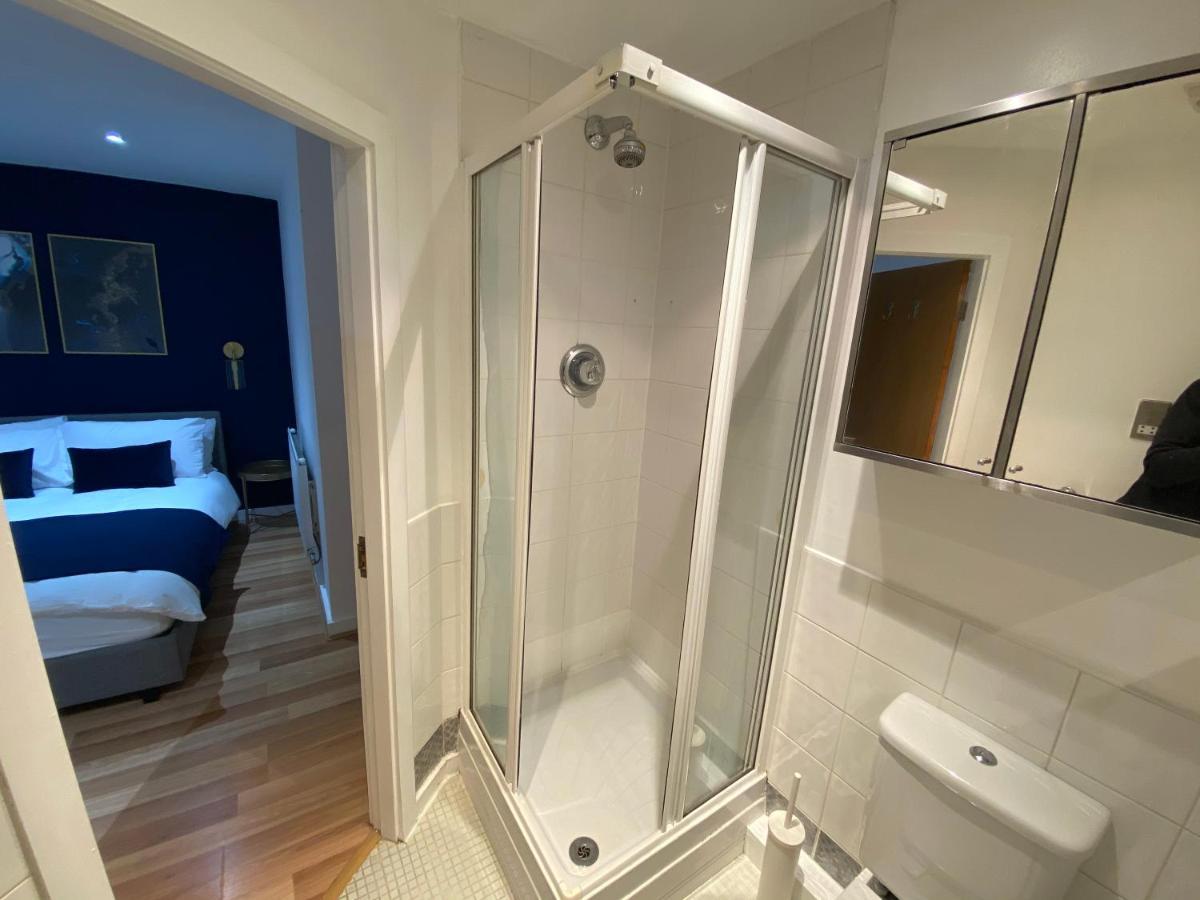 Large 5-Bed City Centre Townhouse With Secure Parking แมนเชสเตอร์ ภายนอก รูปภาพ