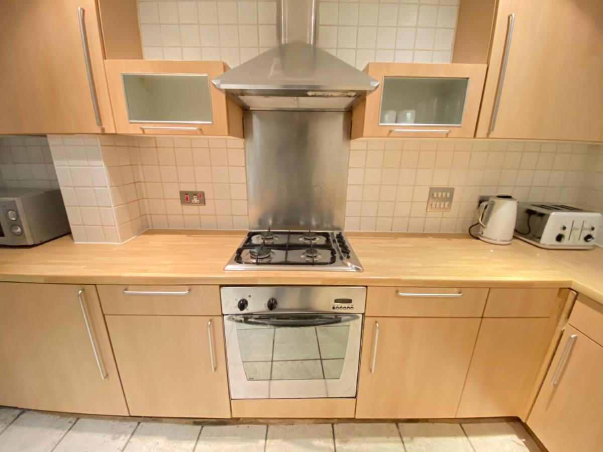 Large 5-Bed City Centre Townhouse With Secure Parking แมนเชสเตอร์ ภายนอก รูปภาพ