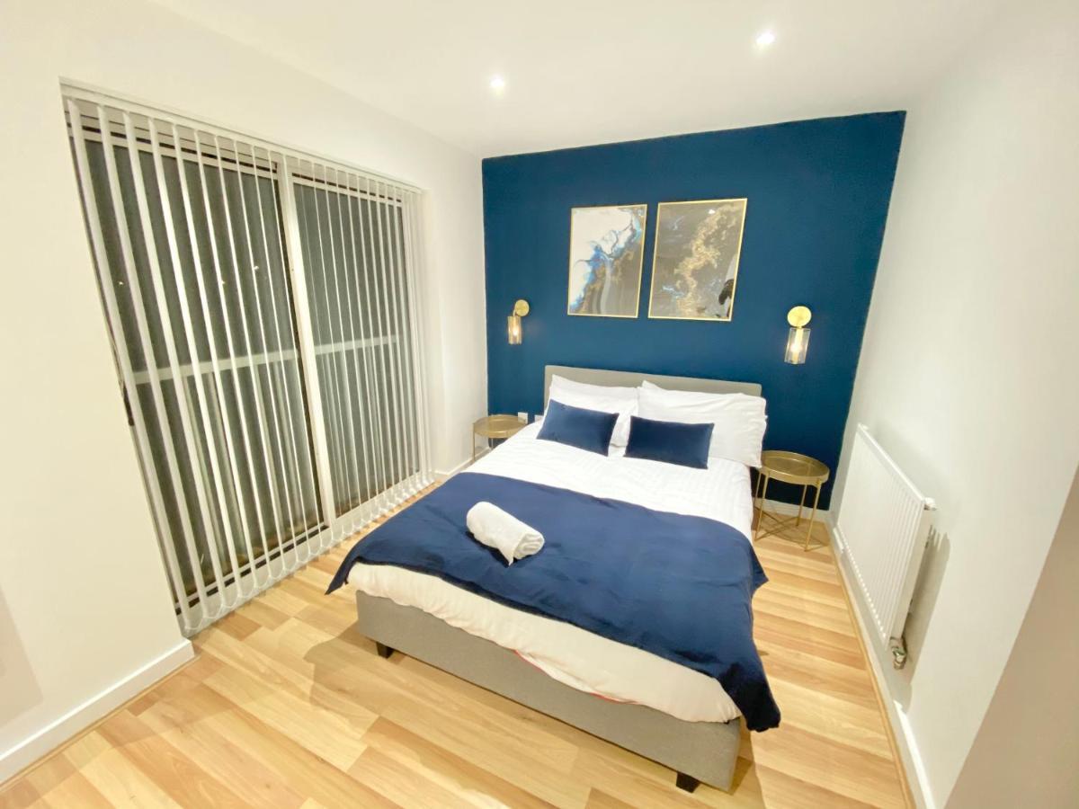 Large 5-Bed City Centre Townhouse With Secure Parking แมนเชสเตอร์ ภายนอก รูปภาพ